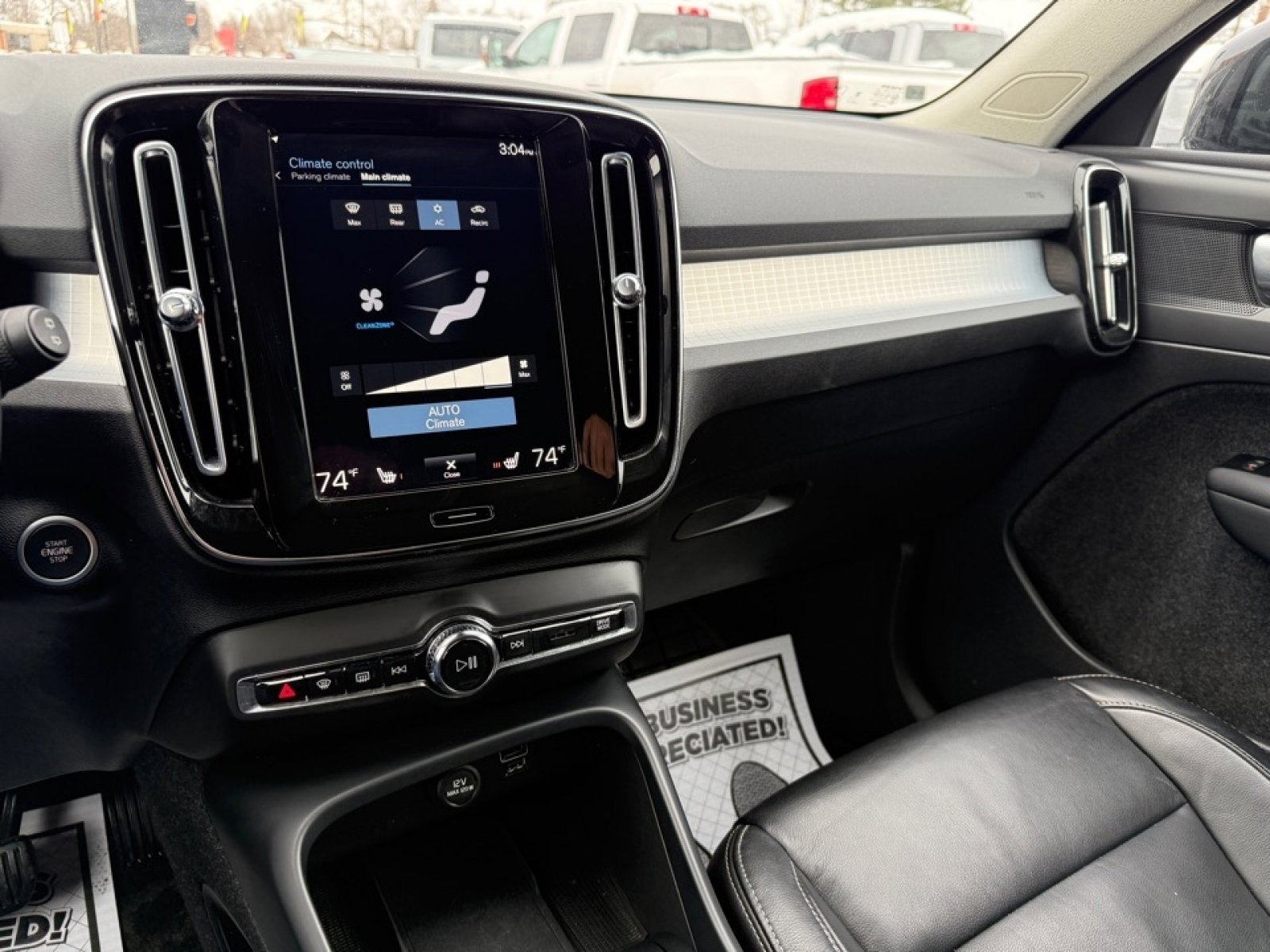 Used 2022 Volvo XC40 T5 Momentum image 37