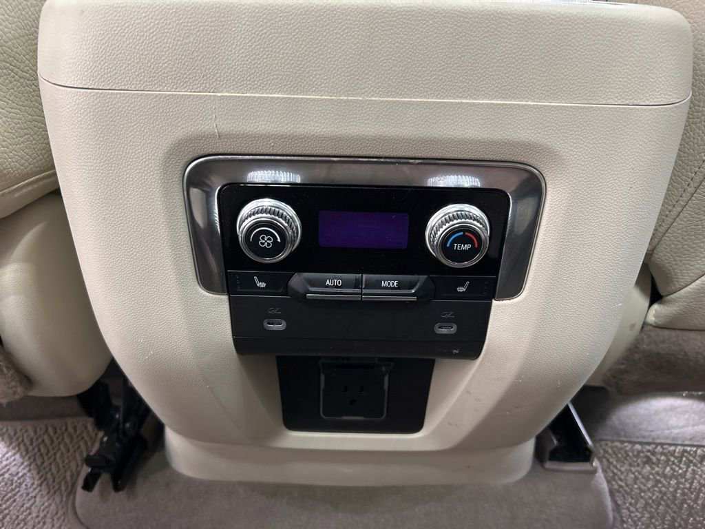 Used 2022 GMC Yukon XL Denali image 28