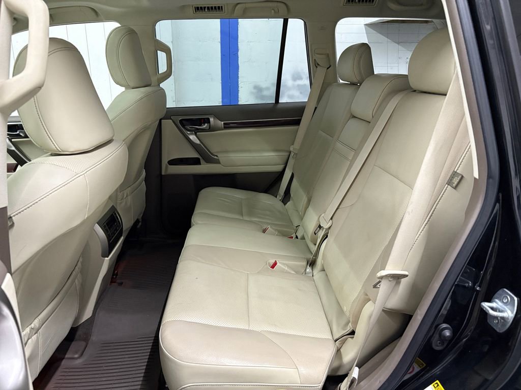 Used 2019 Lexus GX 460 Premium w/ Premium Package image 12