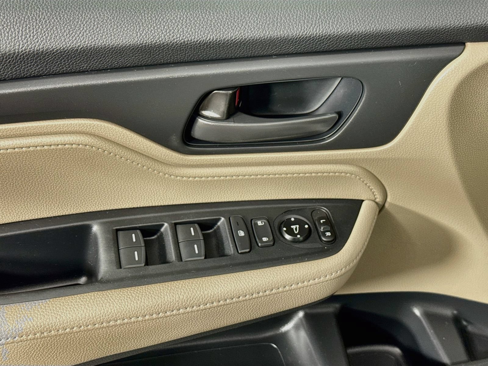 Used 2024 Honda Odyssey EX image 17
