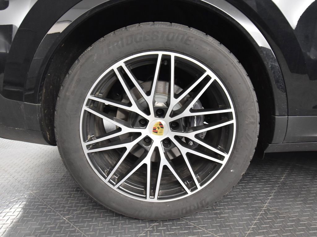 Used 2024 Porsche Cayenne Coupe image 15