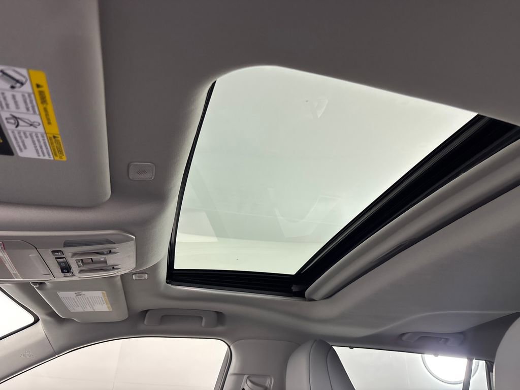Used 2024 Toyota Highlander XLE image 26