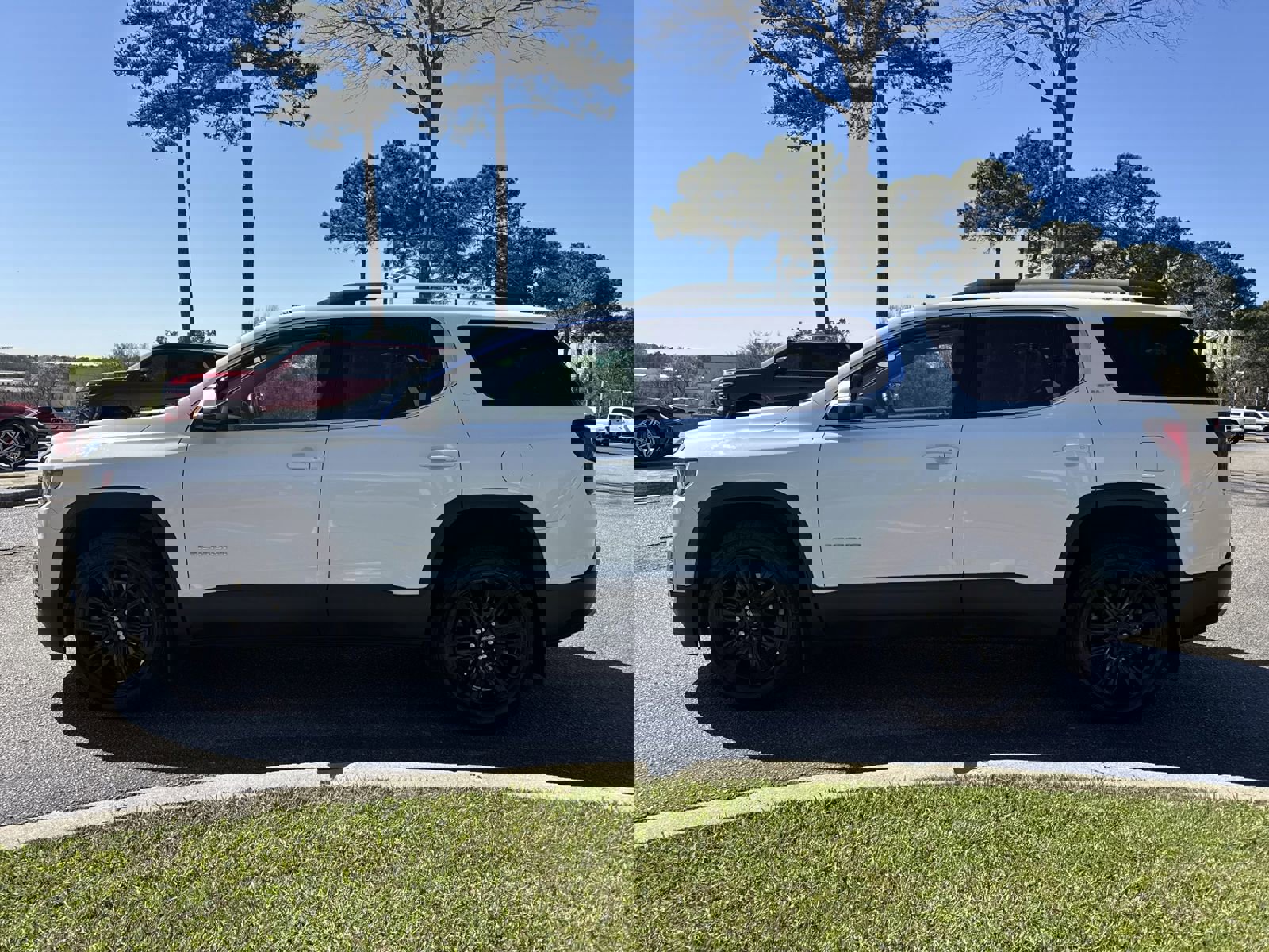 Used 2023 GMC Acadia SLT w/ Technology Package image 7