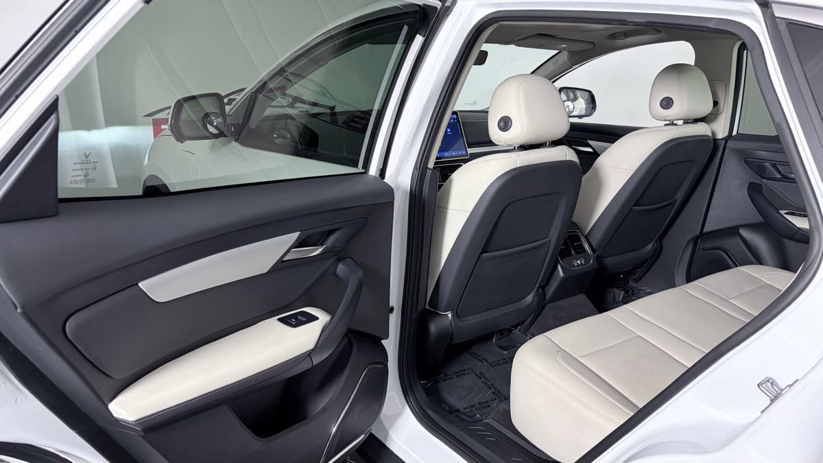 Used 2024 VinFast VF 8 Plus AWD/4WD image 23