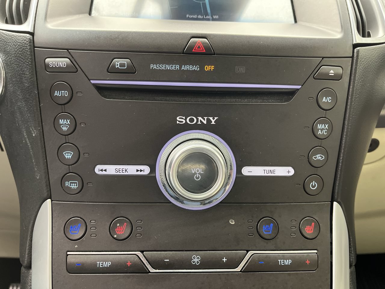 Used 2018 Ford Edge Titanium w/ Equipment Group 302A AWD/4WD image 23
