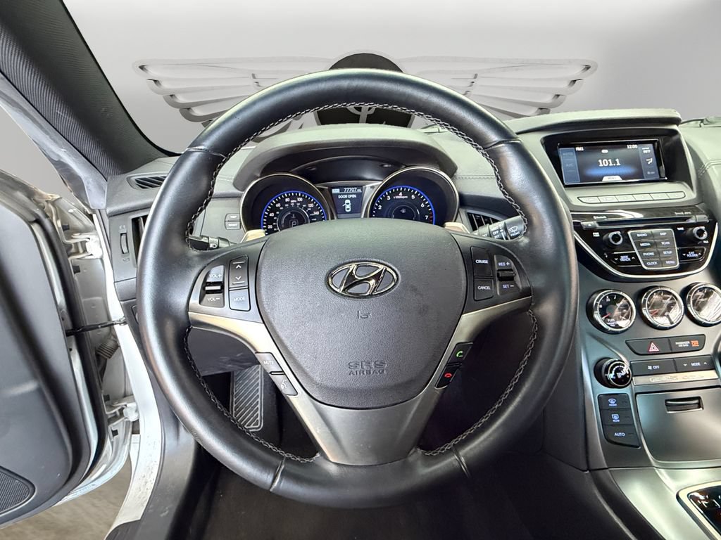 Used 2016 Hyundai Genesis 3.8 RWD image 12
