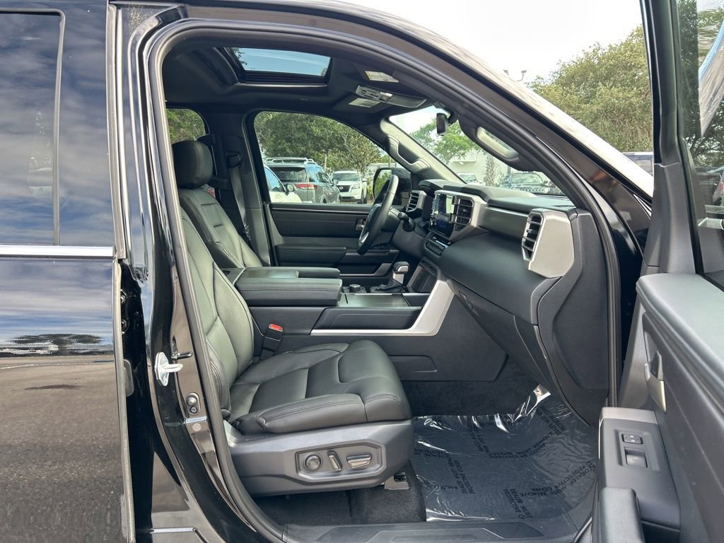 Used 2025 Toyota Sequoia SR5 AWD/4WD image 39