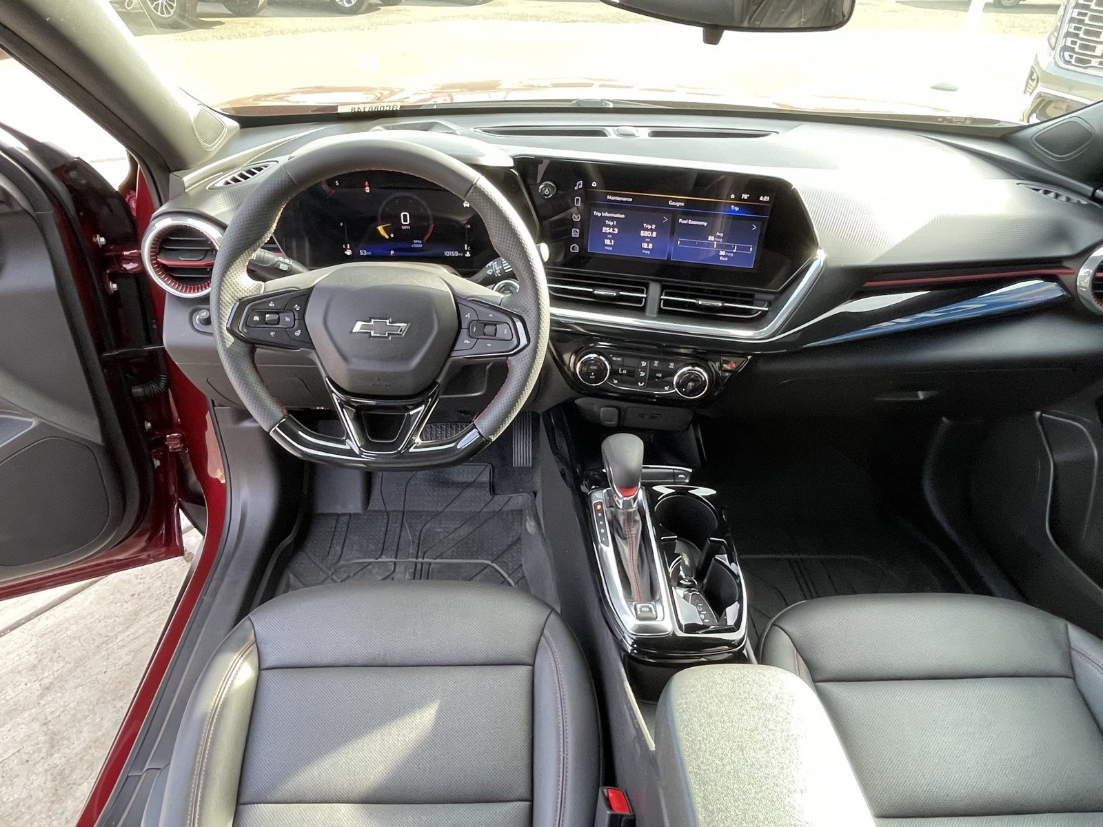 Used 2024 Chevrolet Trax RS w/ Sunroof Package FWD image 12
