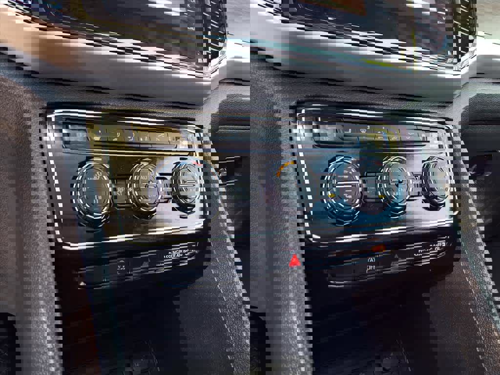 Used 2023 Volkswagen Atlas SE w/ Panoramic Sunroof Package image 14