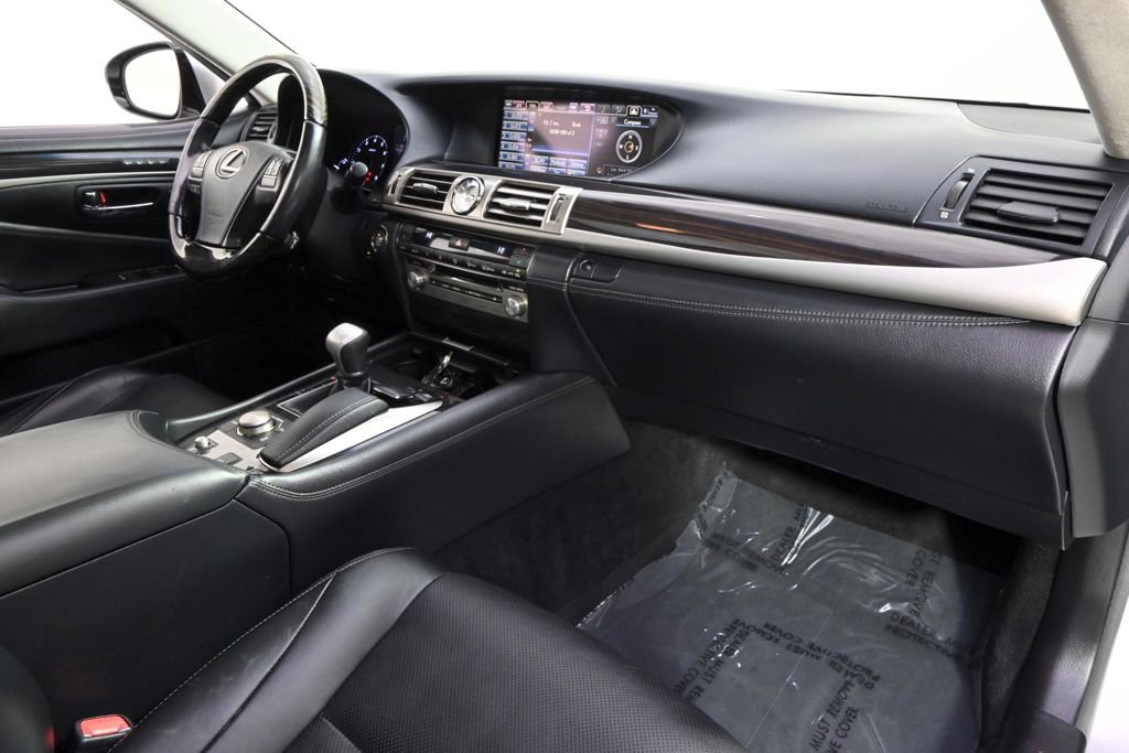 Used 2013 Lexus LS 460 AWD w/ Comfort Pkg image 15