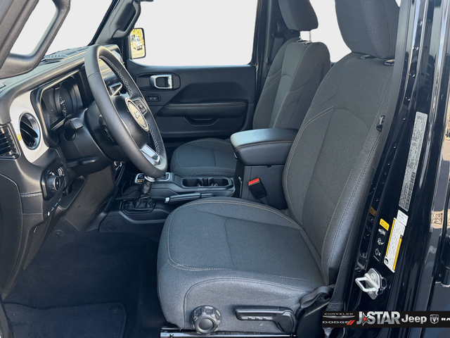 Used 2025 Jeep Wrangler Unlimited Sahara AWD/4WD image 9