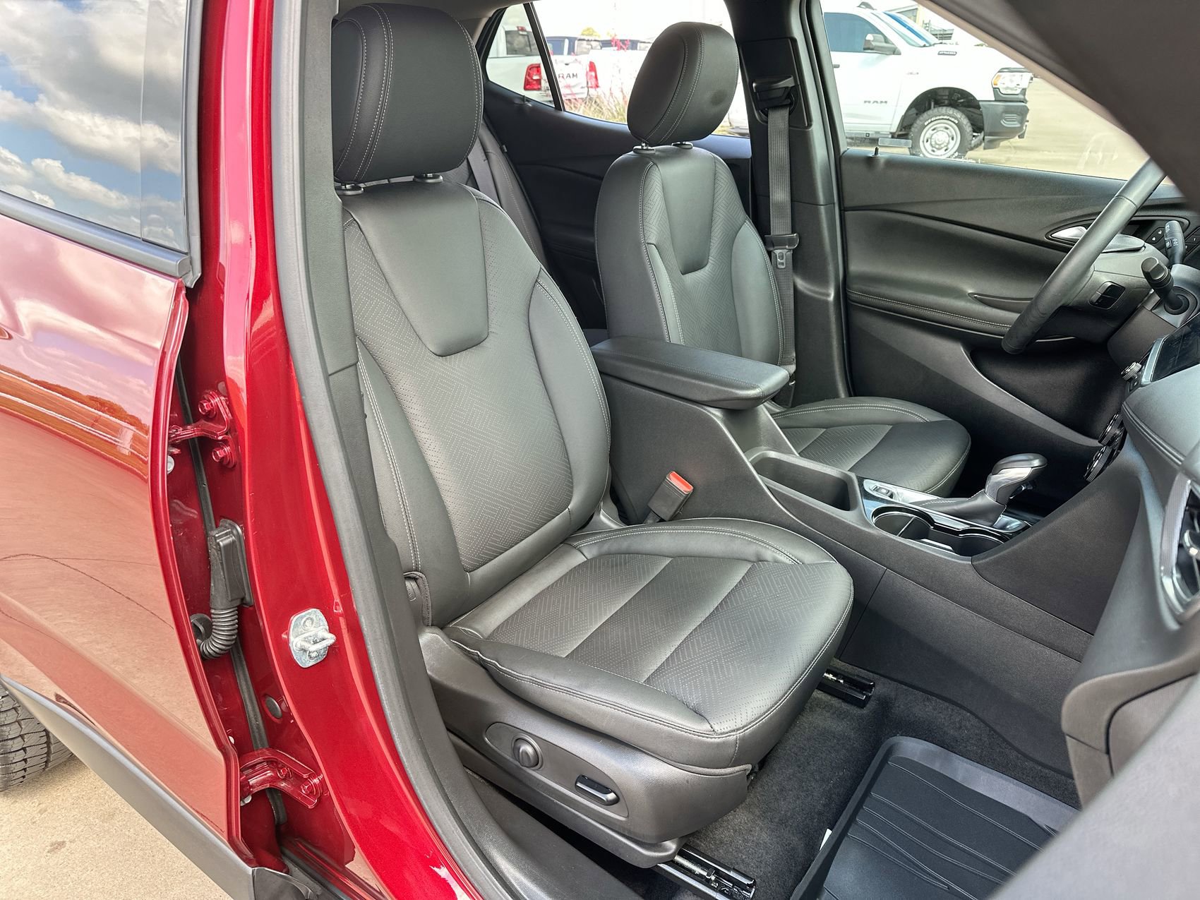 Used 2022 Buick Encore GX Essence w/ Experience Buick Package AWD/4WD image 23