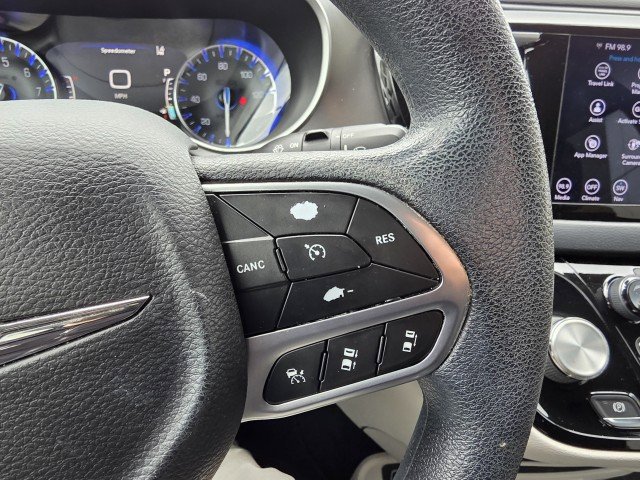 Used 2020 Chrysler Pacifica Touring w/ Advanced Safetytec Group FWD image 23