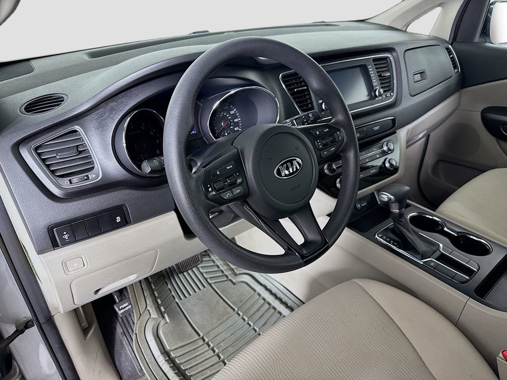 Used 2019 Kia Sedona LX image 9