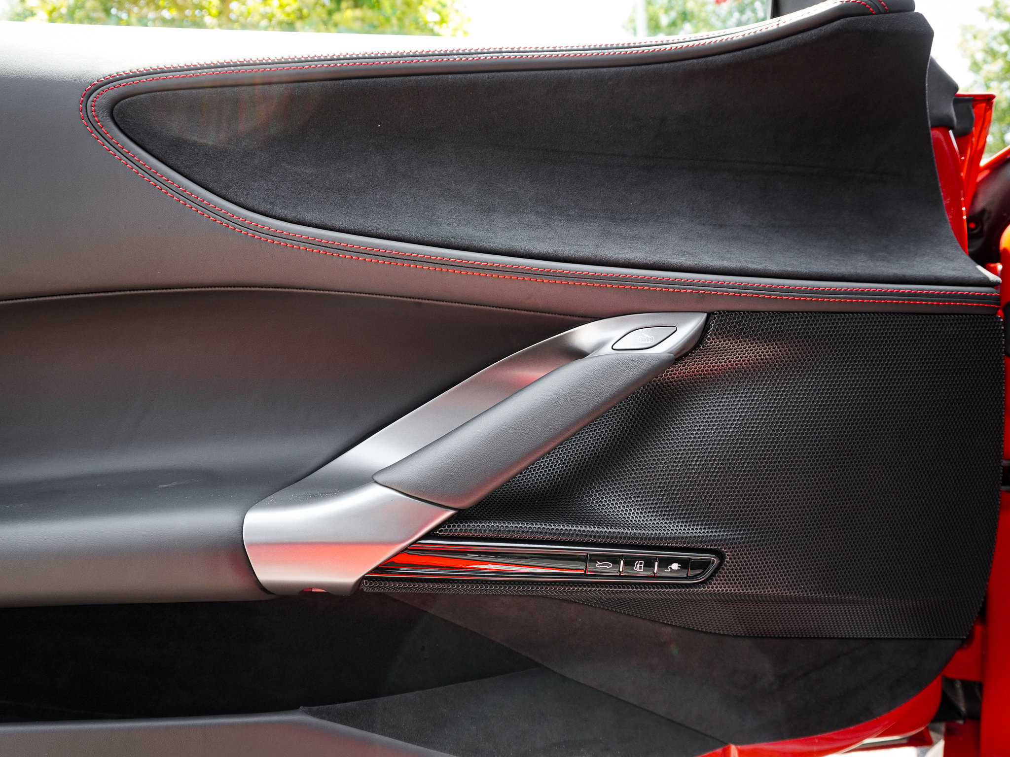 Used 2022 Ferrari SF90 Stradale AWD/4WD image 18