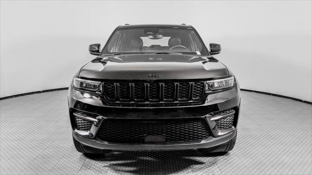 Used 2024 Jeep Grand Cherokee Altitude RWD image 12