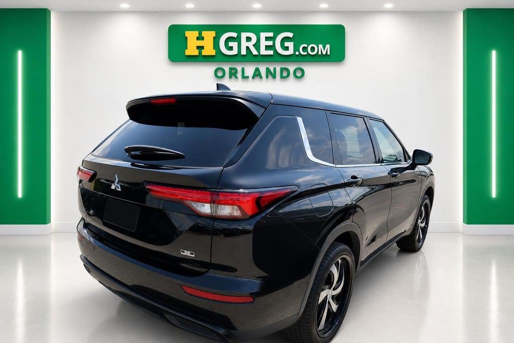 Used 2023 Mitsubishi Outlander SE FWD image 6