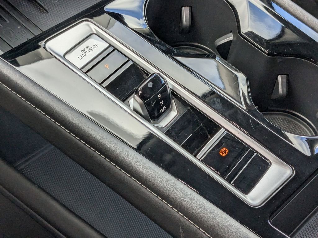 Used 2025 Volkswagen Atlas SE image 23