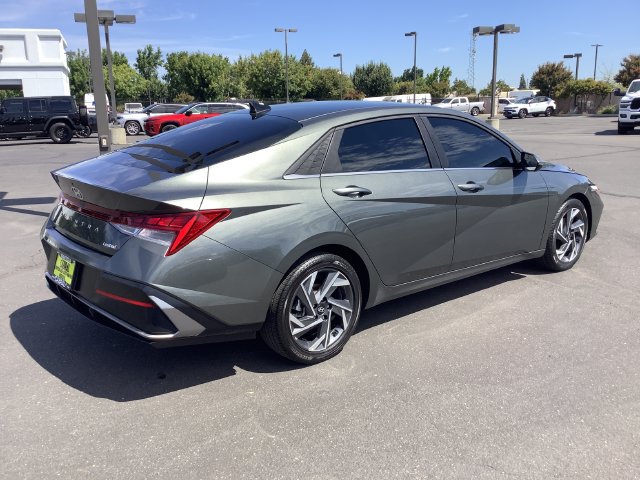 Used 2025 Hyundai Elantra Limited FWD image 32