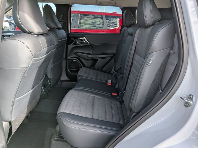 New 2026 Mitsubishi Outlander SE image 26