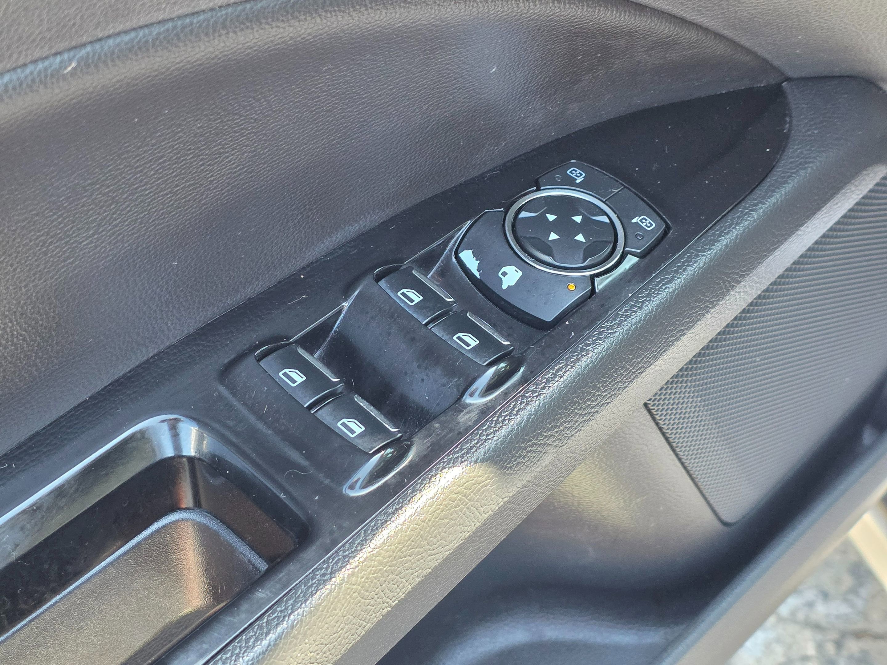 Used 2015 Ford Fusion SE w/ Equipment Group 202A FWD image 21