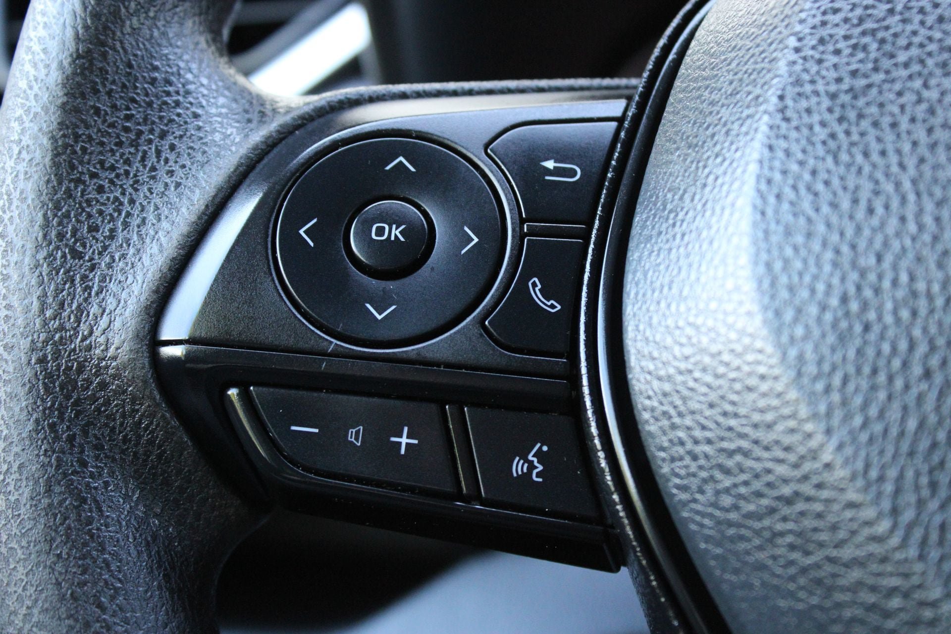 Used 2023 Toyota RAV4 LE FWD image 22