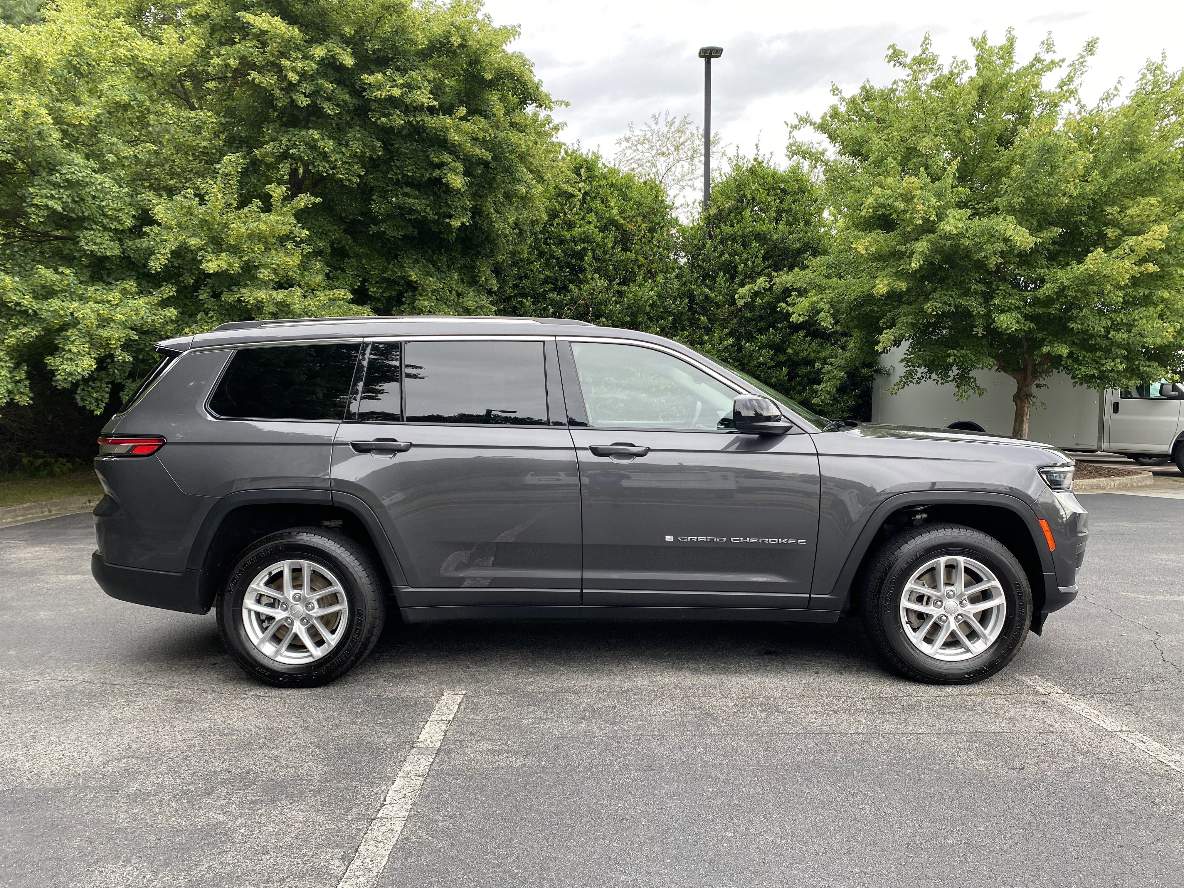Used 2022 Jeep Grand Cherokee L Laredo w/ Luxury Tech Group I AWD/4WD image 10