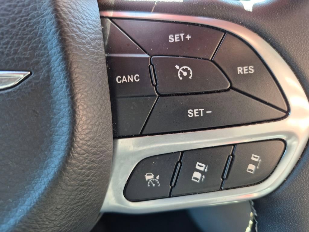 Used 2023 Chrysler Pacifica Touring-L image 23