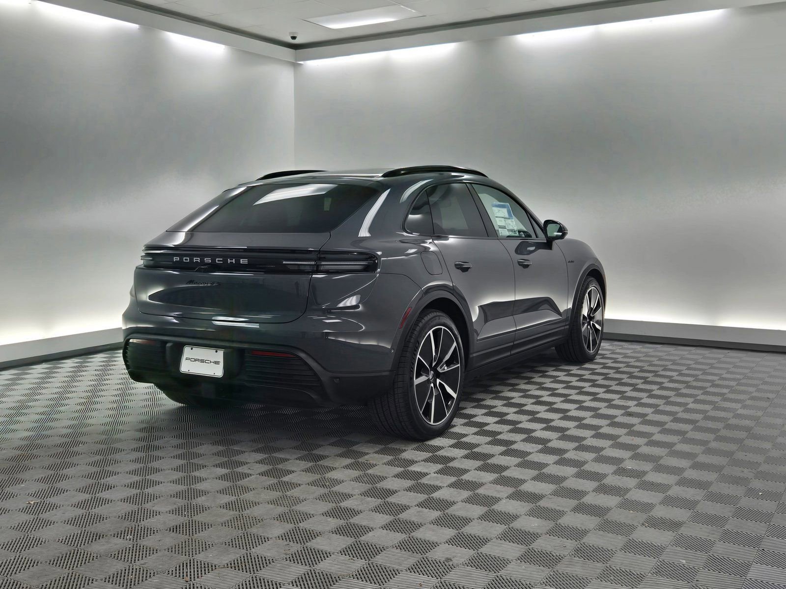 New 2025 Porsche Macan 4S Electric AWD/4WD image 9