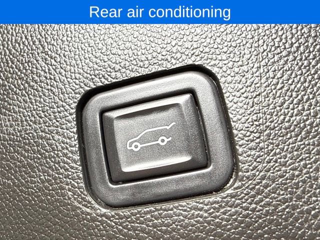 Used 2023 Chevrolet Traverse LT image 17