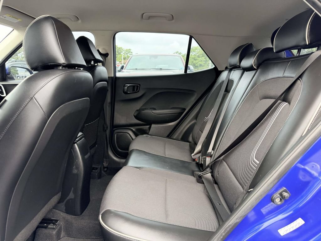 Used 2022 Hyundai Venue Limited w/ Cargo Package FWD image 12