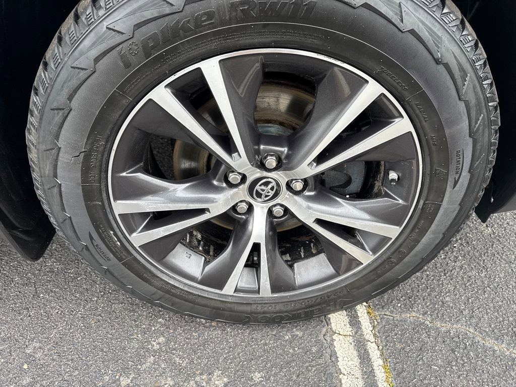 Used 2019 Toyota Highlander LE AWD/4WD image 16