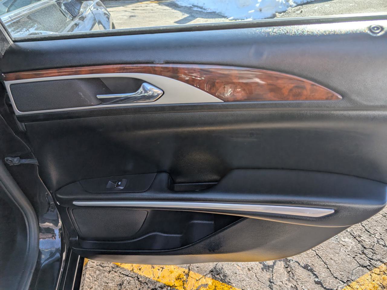 Used 2015 Lincoln MKZ AWD image 23