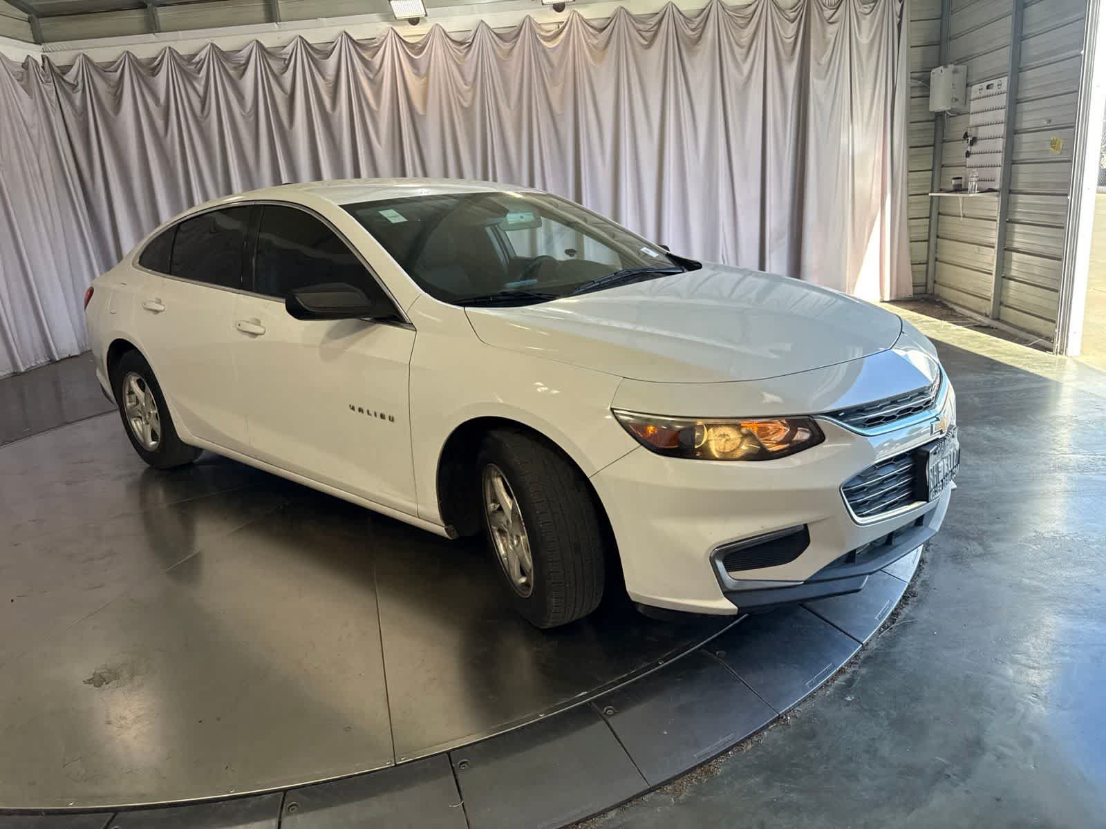 Used 2018 Chevrolet Malibu LS FWD image 2