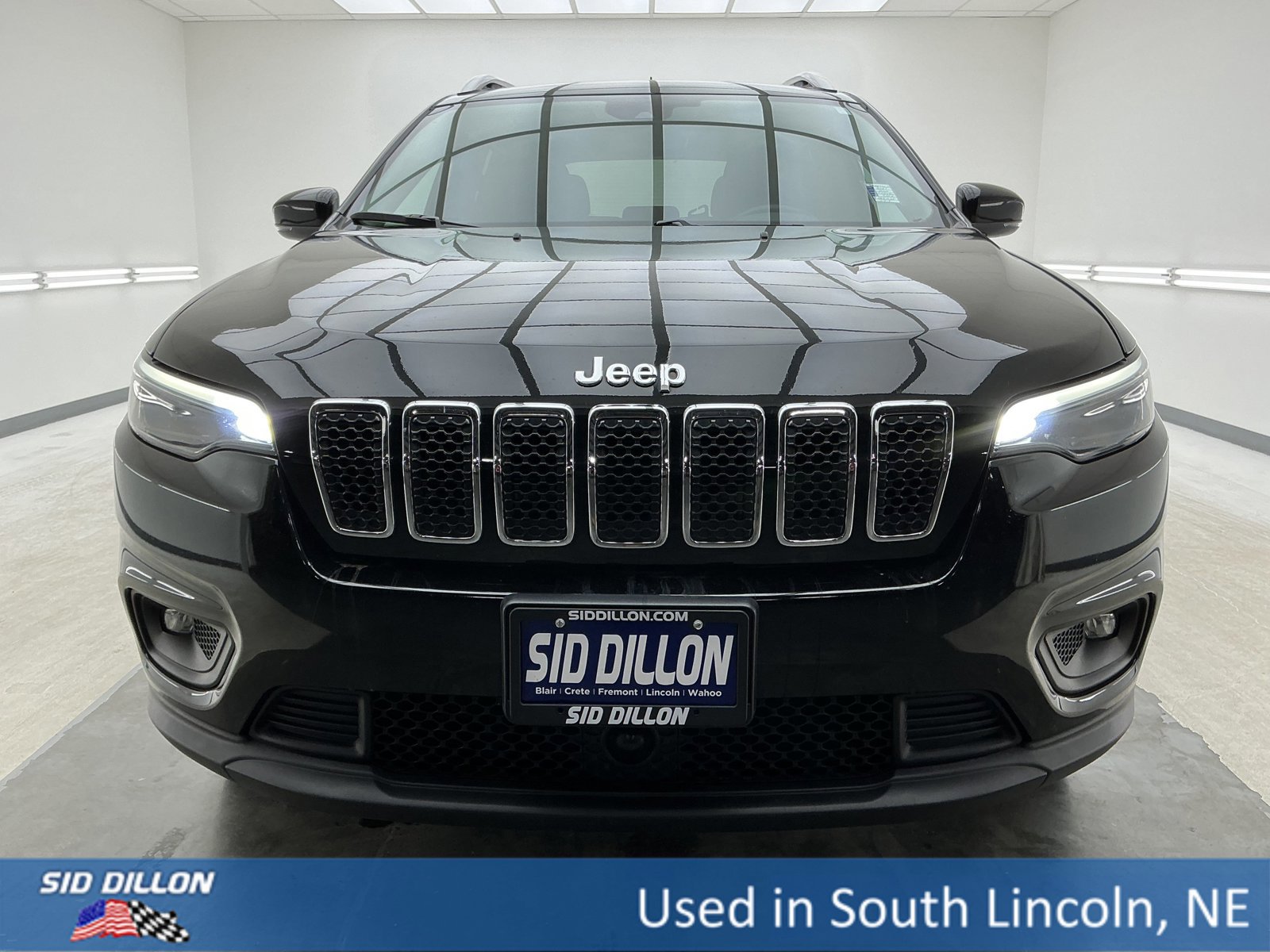 Used 2021 Jeep Cherokee Latitude Lux w/ Mopar Interior Package image 2