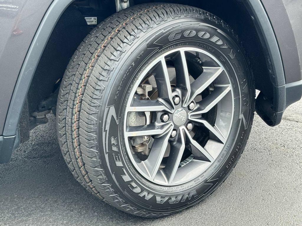 Used 2018 Jeep Grand Cherokee Limited AWD/4WD image 9