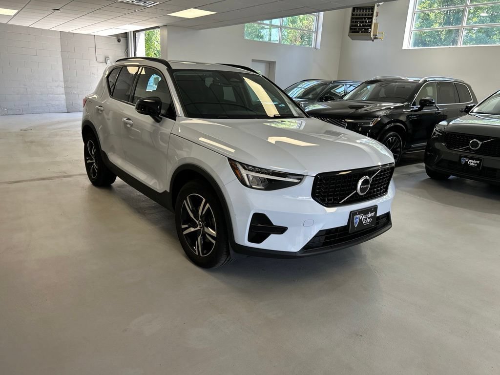 Certified 2024 Volvo XC40 B5 Core
