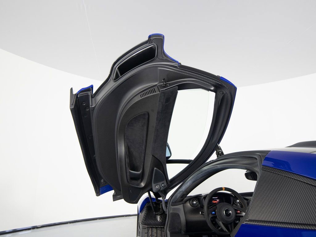 Used 2015 McLaren P1 image 17