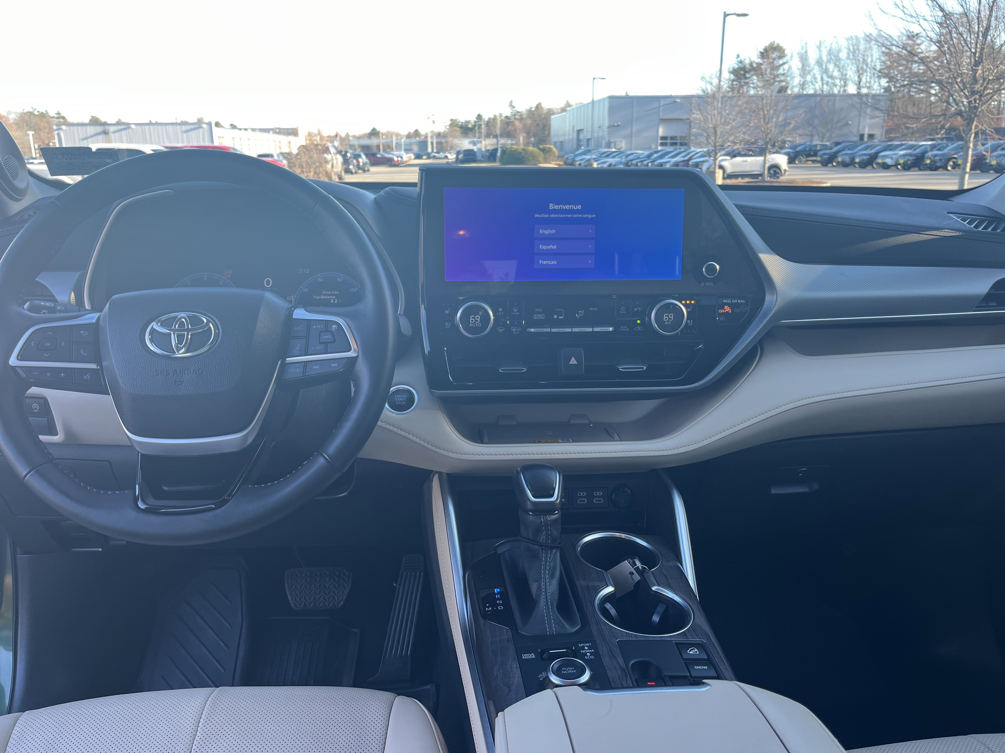 Used 2024 Toyota Highlander Platinum image 19