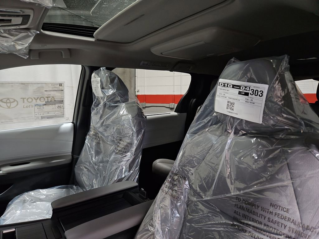 New 2026 Toyota Sienna XLE image 12