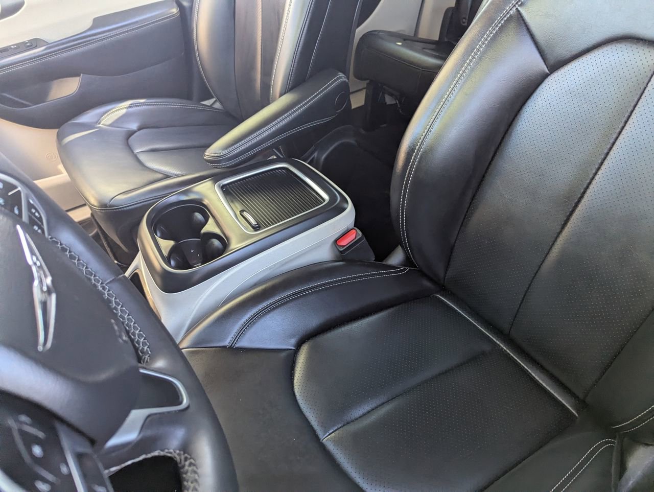 Used 2023 Chrysler Pacifica Touring-L FWD image 15