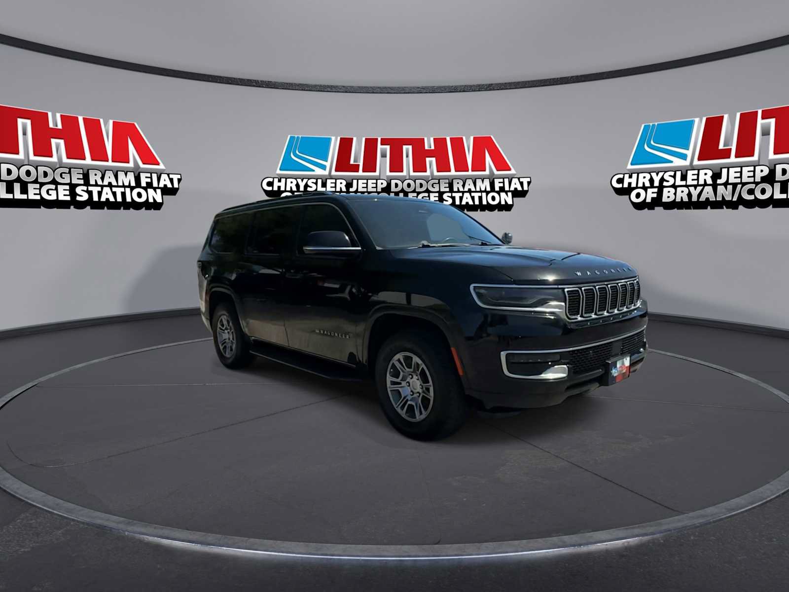 Used 2023 Jeep Wagoneer 4WD image 2