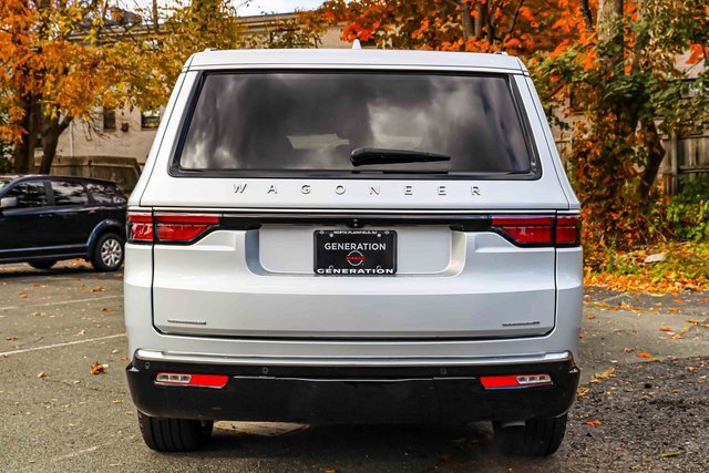 Used 2022 Jeep Wagoneer Series III w/ Flexible Seating Group image 5