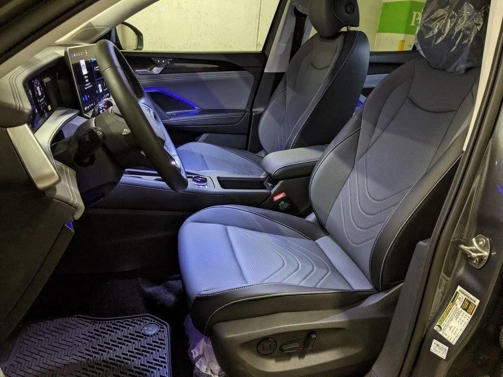 New 2026 Volkswagen Tiguan SE AWD/4WD image 11