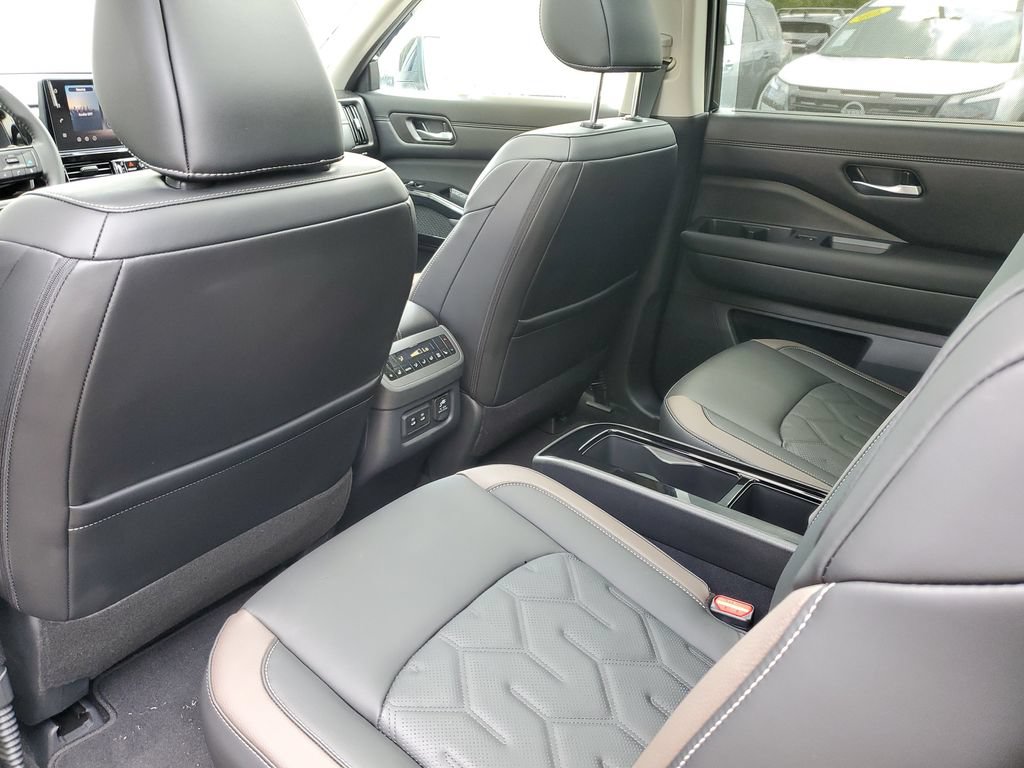 New 2026 Nissan Pathfinder Platinum w/ Lighting Package AWD/4WD image 13