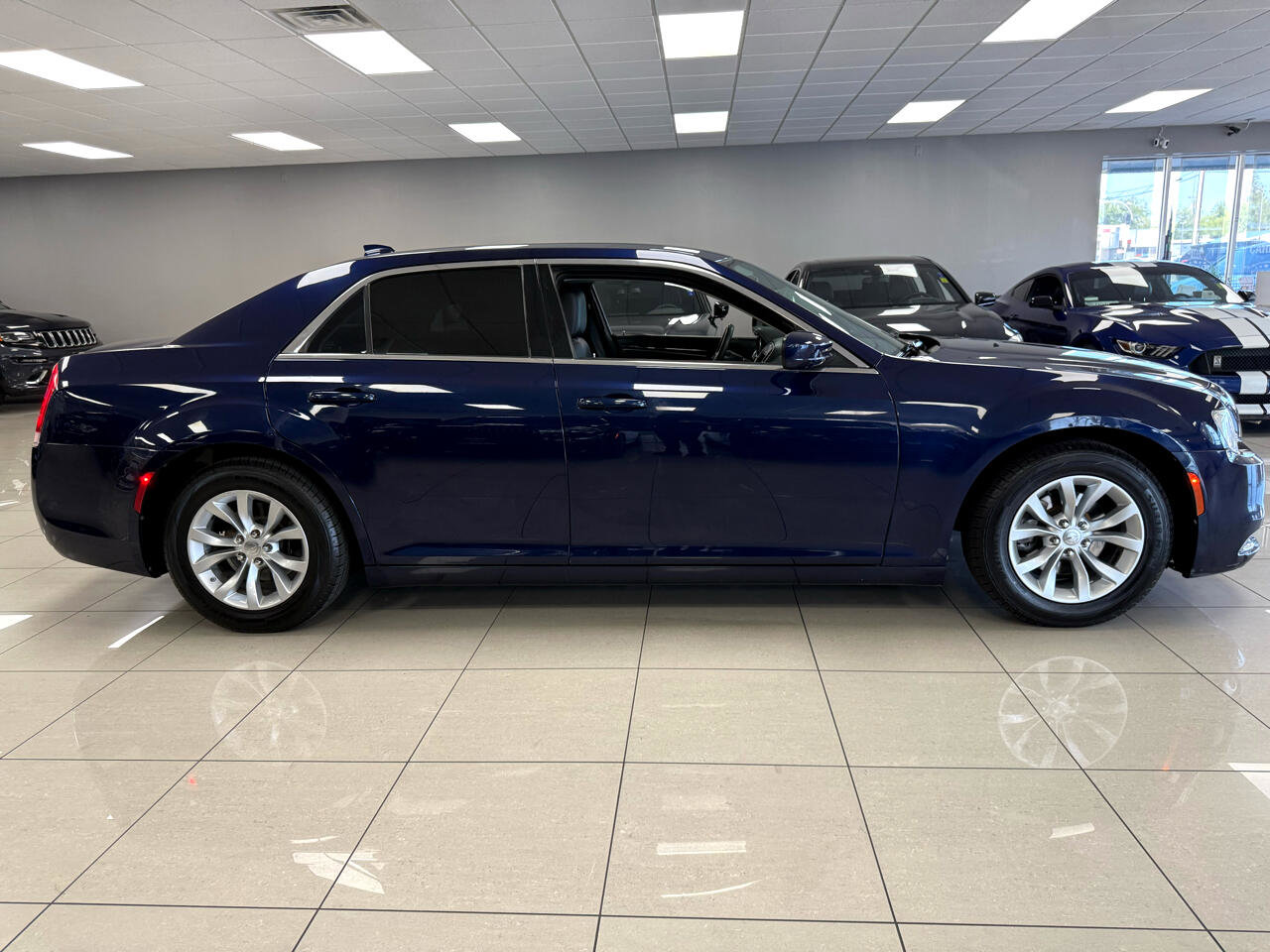 Used 2015 Chrysler 300 Limited image 5