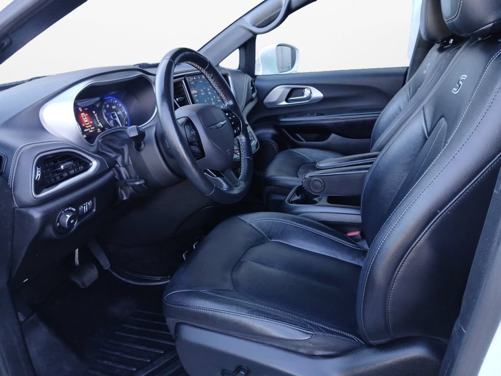 Used 2021 Chrysler Pacifica Touring-L w/ Uconnect Theater Family Group FWD image 18