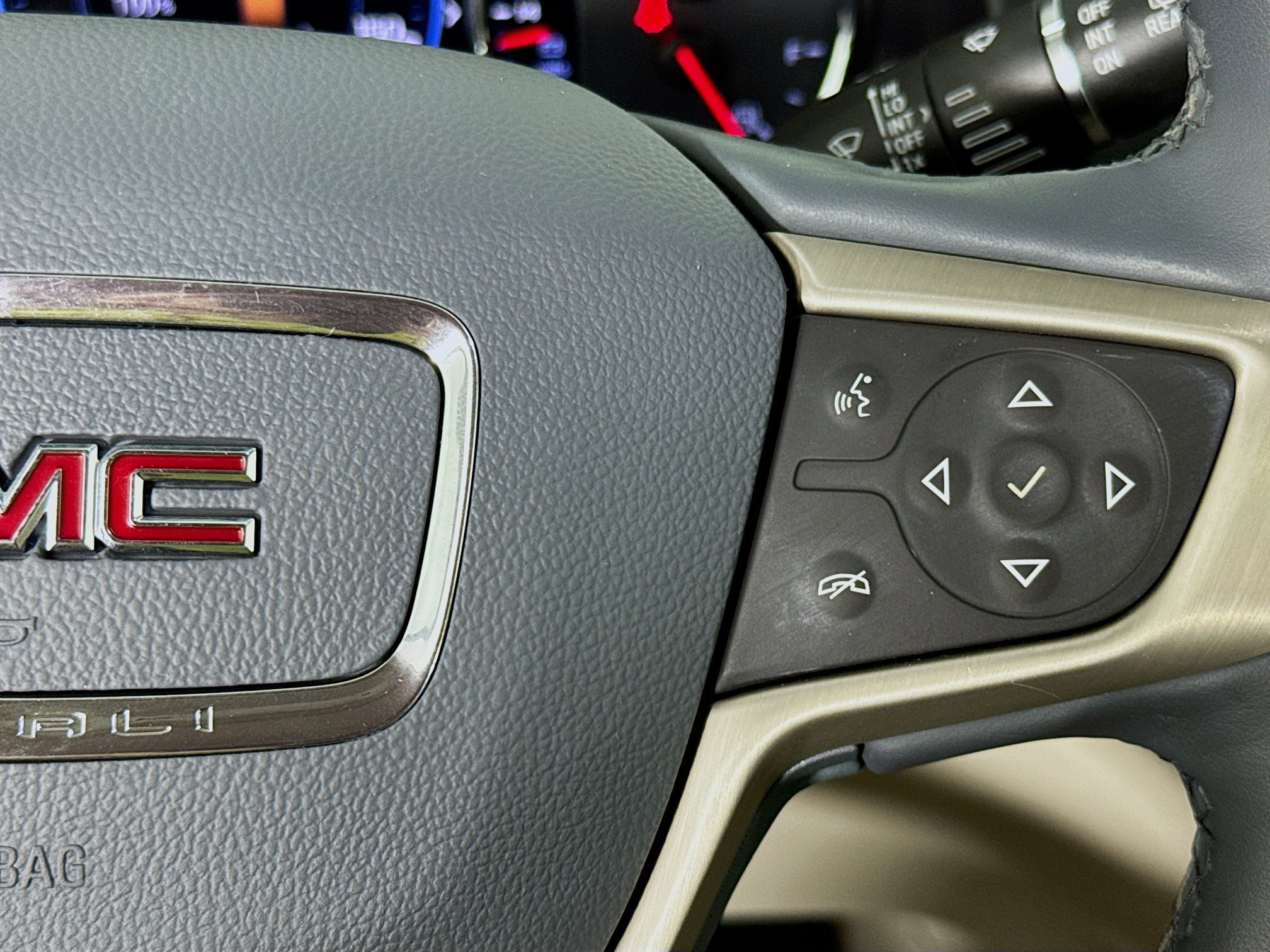 Used 2023 GMC Acadia Denali AWD/4WD image 14