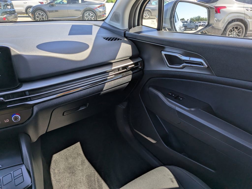 Certified 2026 Kia Sportage LX FWD image 17