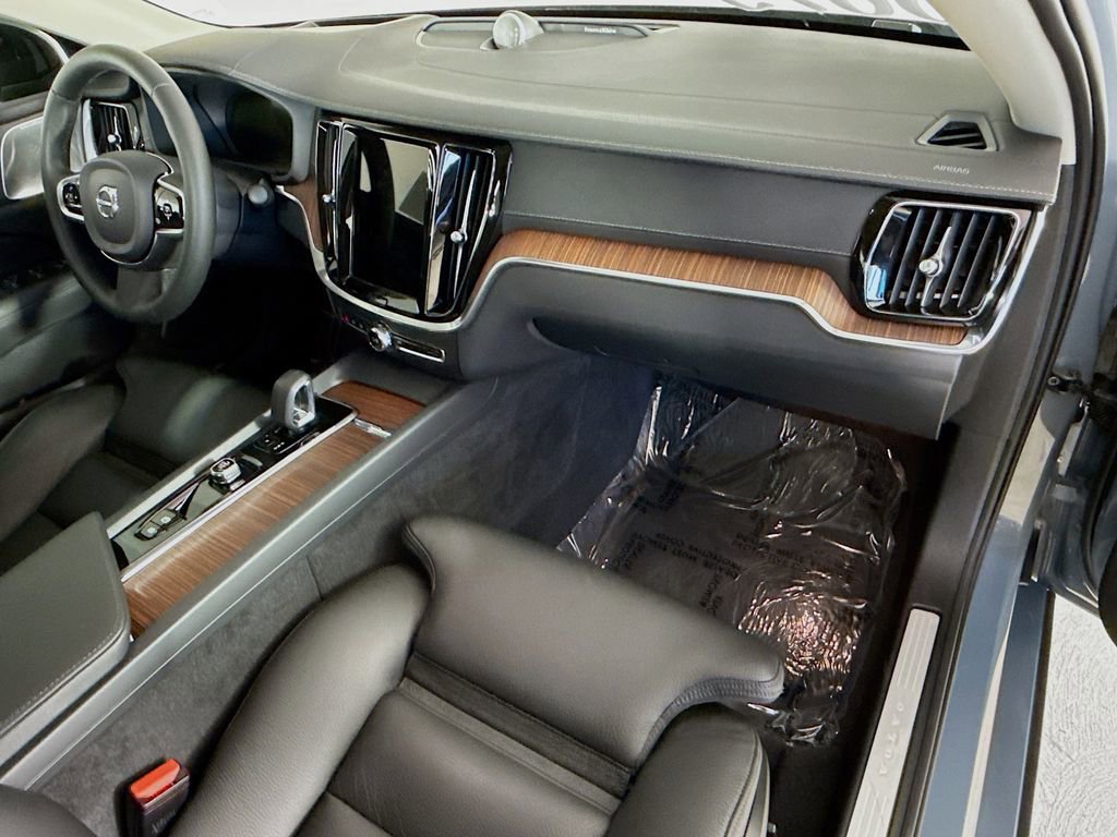 Used 2023 Volvo S60 B5 Ultimate w/ Climate Package image 31
